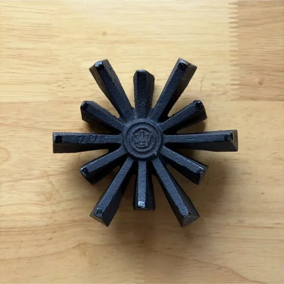 Vintage Hallmark Cast Iron Spider Starburst Candle Holder - Picture 3 of 4